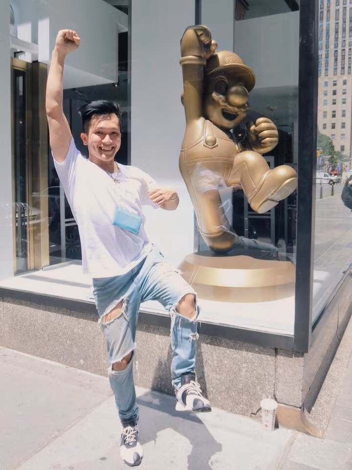 Trước khi sang Mỹ, Quỳnh Nhi và bạn trai cũng từng du lịch tới nhiều quốc gia như Trung Quốc, Pháp, Italia. Đến đâu, cặp đôi cũng thể hiện đẳng cấp khác biệt của mình bằng việc sử dụng các dịch vụ du lịch hạng sang.