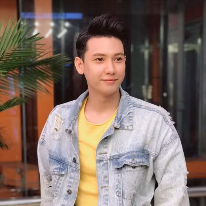 Sở hữu gương mặt điển trai, nụ cười tươi và chiều cao 1m78, Duy Lâm dễ dàng "đốn tim" bất cứ cô gái nào với ngoại hình không thua gì người mẫu như thế.