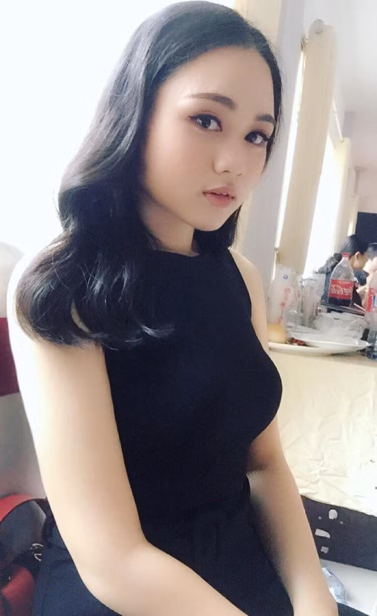 Trước đây, Quỳnh Như nặng gần 100kg nên cô bạn gặp phải rất nhiều khó khăn trong cuộc sống, chưa kể Quỳnh Như còn cao 1m70 nên khi đứng cùng bạn bè, Quỳnh Như chẳng khác nào "người khổng lồ" khiến cô bạn rất tự ti và ái ngại về bản thân.