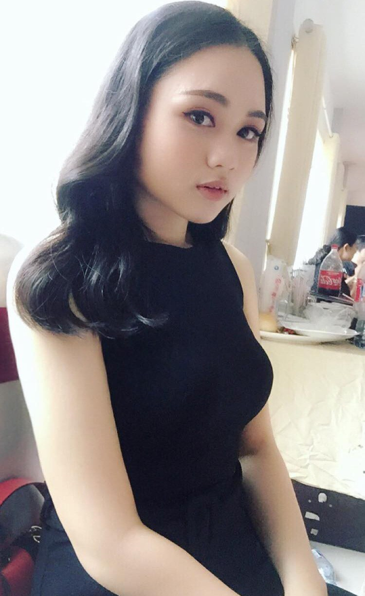 Trước đây, Quỳnh Như nặng gần 100kg nên cô bạn gặp phải rất nhiều khó khăn trong cuộc sống, chưa kể Quỳnh Như còn cao 1m70 nên khi đứng cùng bạn bè, Quỳnh Như chẳng khác nào "người khổng lồ" khiến cô bạn rất tự ti và ái ngại về bản thân.