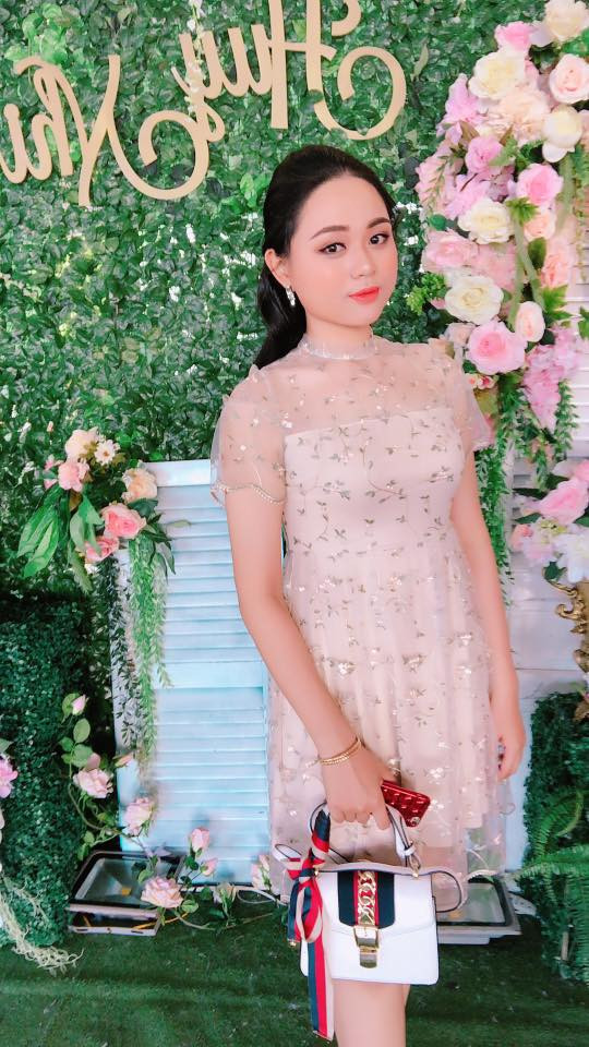 Sau tháng ngày gian khổ đốt mỡ thừa, Quỳnh Như giờ đã có vóc dáng đẹp và xóa tan những bức ảnh ngày xưa kém xinh.