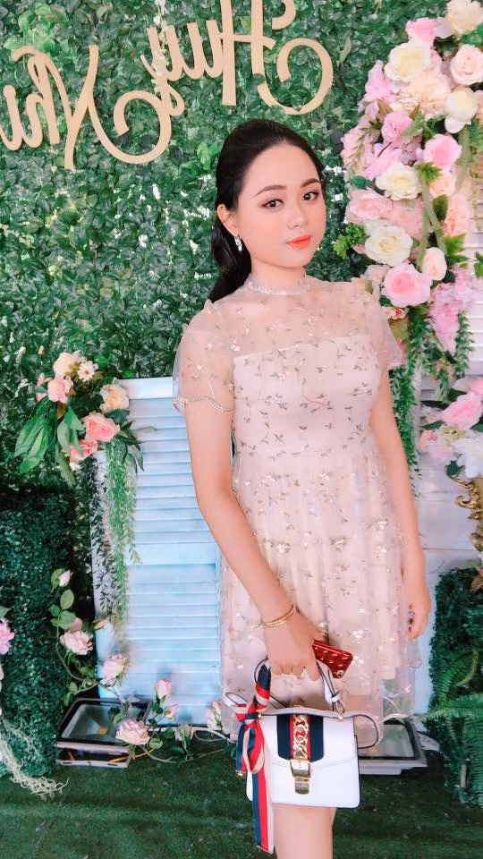 Sau tháng ngày gian khổ đốt mỡ thừa, Quỳnh Như giờ đã có vóc dáng đẹp và xóa tan những bức ảnh ngày xưa kém xinh.