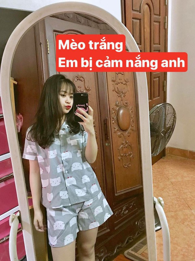 Sau khi chứng kiến bộ ảnh thả thính mới của Hương Ly, nhiều dân mạng có để lại bình luận rằng: "Cao thủ thả thính là đây chỉ là bằng mấy bộ quần áo mà đã có cả vận câu thả thính khiến biết bao anh chàng phải ùn ùn đổ gục".