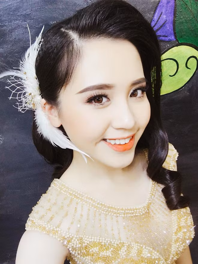 Cô hot girl tiếp theo của trường ĐH Ngoại thương từng đình đám trong cộng đồng mạng đó là Nguyễn Thị Thanh Xuân (sinh năm 1999), hiện đang là sinh viên K56, lớp Anh 6, khoa Kinh tế Quốc tế.