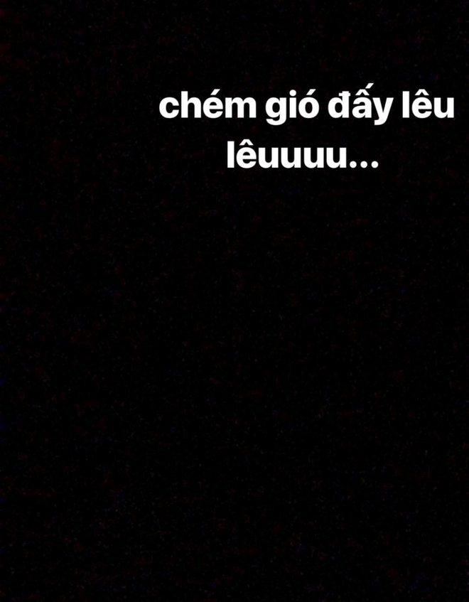 Dẫn dắt người xem từ lúc thông báo mất điện cho đến khi mọi người phát hiện ra bị lừa, Phương Ly vẫn chưa chịu buông tha khi tiếp tục gây tò mò cho mọi người bằng những câu "thả thính" của mình.
