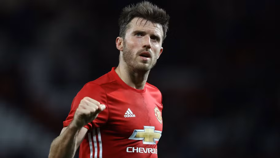 Kinh nghiệm và những đường chuyền sắc lẹm đã giúp Michael Carrick khẳng định được mình. Tuy tuổi tác đã cao nhưng lão tướng người Anh luôn biết tỏa sáng mỗi khi CLB chủ sân Old Trafford cần.