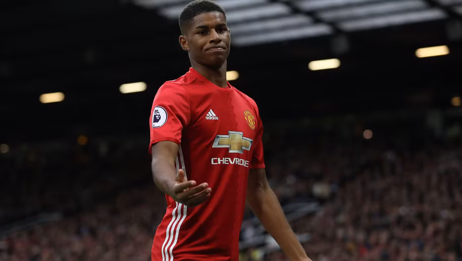 Mặc dù mới 19 tuổi nhưng Marcus Rashford đã có một vị trí khá vững chắc trong đội hình của MU. Lối chơi năng nổ, chịu khó di chuyển giúp cầu thủ người Anh này luôn biết tỏa sáng đúng thời điểm.