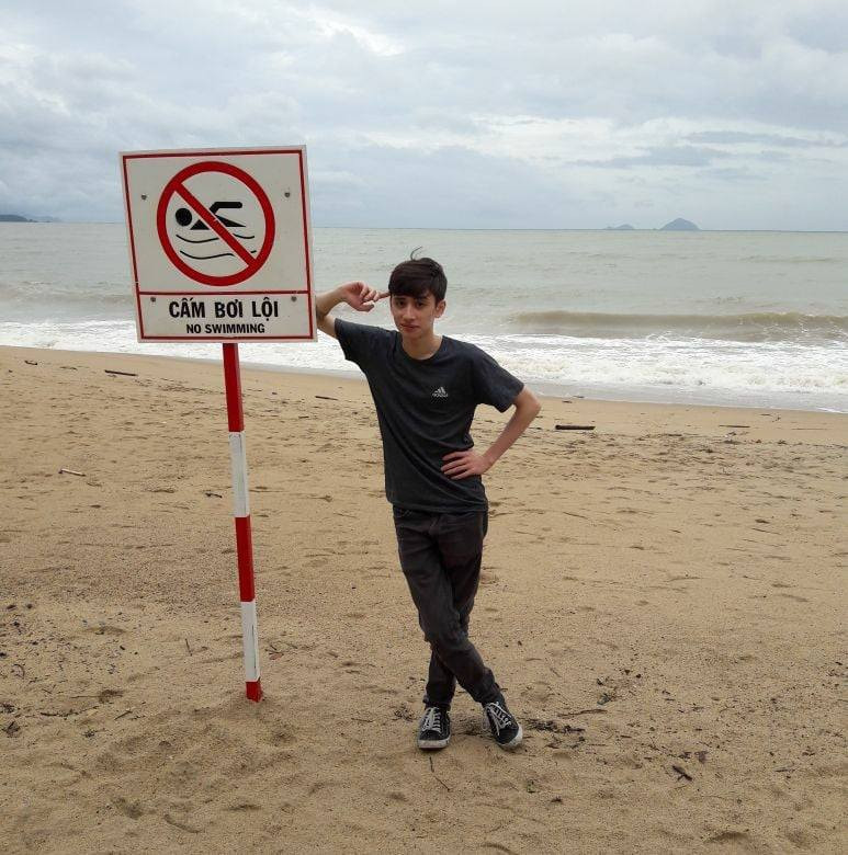 Khi biết được quyết định này của Daniel, rất nhiều người đã bất ngờ và có phần hối tiếc khi chàng trai 9X này là luồng gió mới trên sóng truyền hình quốc gia.