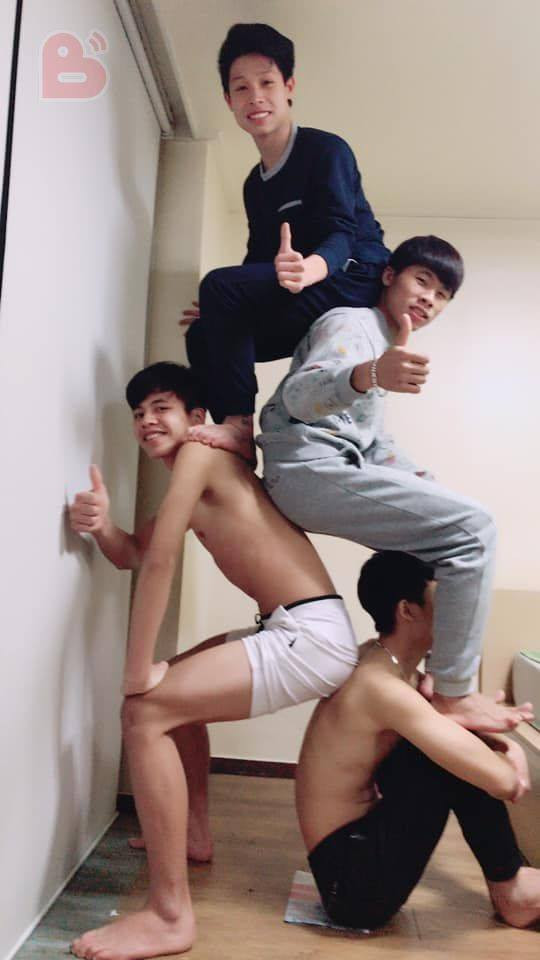 "Pose này hay đấy, mỗi tội khổ đứa ngồi dưới cùng thôi", "Hihi, phải rủ ngay lũ bạn làm quả ảnh độc mừng năm mới mới được" là những bình luận mà dân mạng để lại sau khi trào lưu chụp ảnh kiểu xếp hình được đăng tải trên MXH.