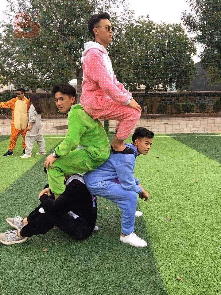 Trao luu “xep hinh” pose anh cung nhom ban than hot nhat dip cuoi nam