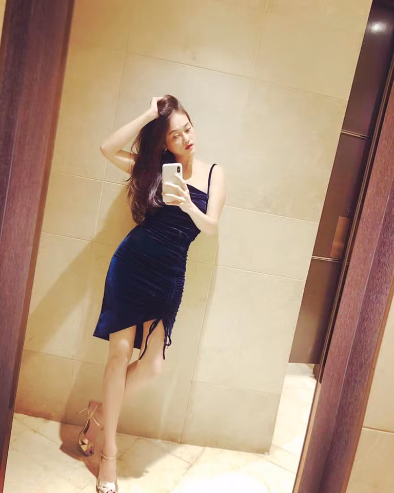 Giữ lối sống nền nếp, khoa học, làn da vẫn rất căng bóng, răng trắng sáng và luôn ăn mặc chỉn chu trong tất cả các hoàn cảnh là điều mà Giao Phạm và những người phụ nữ trong gia đình cô giữ từ lâu. Chính lối sống này từ bà ngoại đã được truyền tới đời mẹ và sau đó là 3 chị em gái của Giao Phạm.