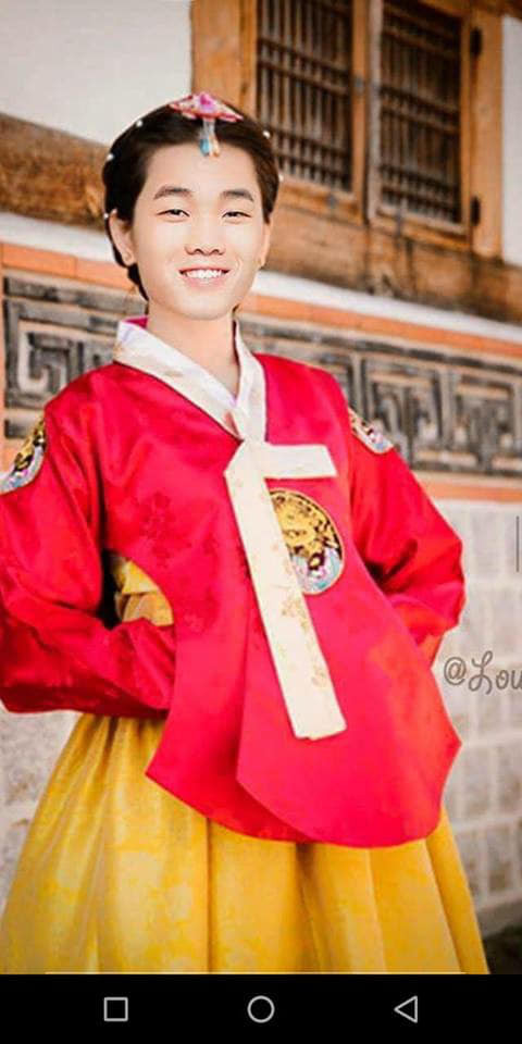 Trong trang phục Hanbook truyền thống của Hàn Quốc, các cầu thủ đội tuyển Việt Nam với vẻ đẹp nuột nà đã ngay lập tức chiếm sóng MXH.