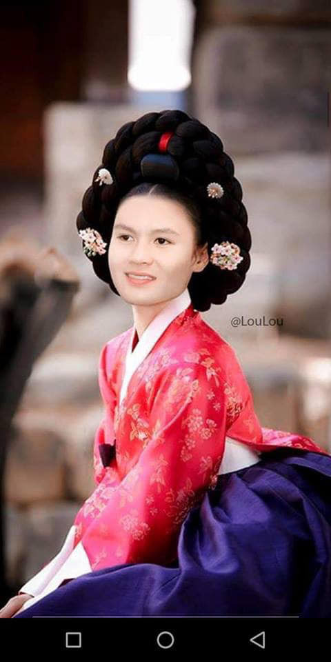 Trong bộ ảnh của các cầu thủ đội tuyển Việt Nam trong trang phục của Hàn Quốc được đăng tải, nhiều dân mạng đã đùa rằng đây là những cảnh được cắt từ bộ phim mà các tuyển thủ chuyển bị nhập vai.