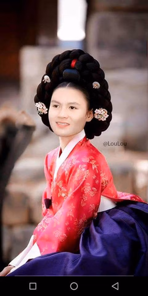 Trong bộ ảnh của các cầu thủ đội tuyển Việt Nam trong trang phục của Hàn Quốc được đăng tải, nhiều dân mạng đã đùa rằng đây là những cảnh được cắt từ bộ phim mà các tuyển thủ chuyển bị nhập vai.