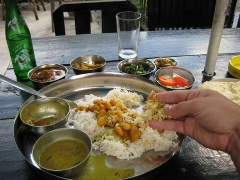 Đừng dùng tay bốc thức ăn: Đó được coi là một hành động "không giống ai" tại Chile, thậm chí khi ăn khoai tây chiên, bạn cũng phải sử dụng dao và đĩa.