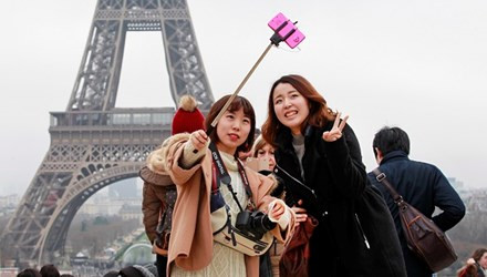 Tại Pháp nếu bạn dùng gậy tự sướng thì chắc chắn bạn sẽ bị cảnh sát "hỏi thăm" và hậu quả thật khó lường với hành động này.