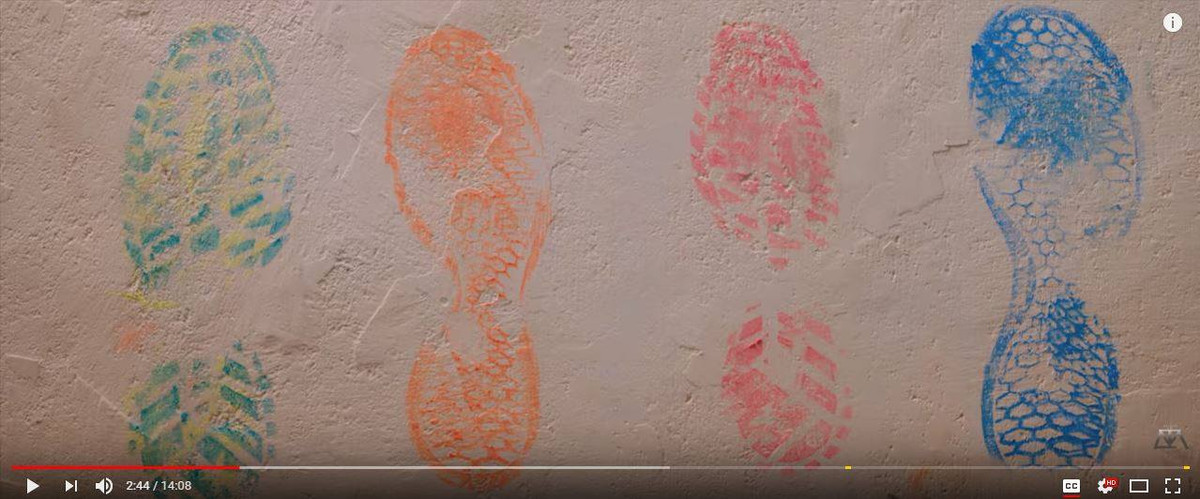 "Rồi môi trường sẽ ra sao nếu người ta, đặc biệt là các fan của nam ca sĩ này, hưởng ứng clip thành trào lưu in dấu giày mình ở những nơi họ đi qua như một kiểu check-in, bất kể là nó bôi bẩn môi trường?". Ý kiến của nickname Minh Kiên nhận được khá nhiều sự đồng tình.