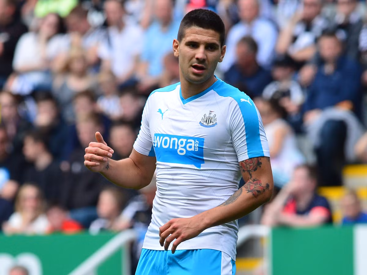 Aleksandar Mitrovic của Newcastle: 46.000 bảng/tuần.