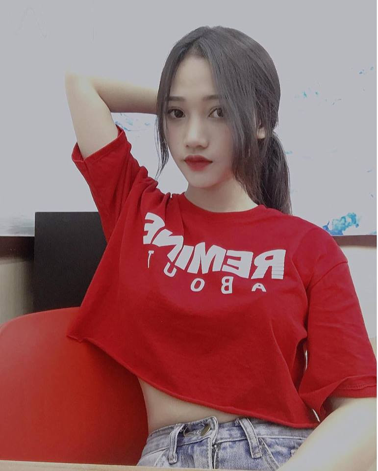 "Ngày trước có thích thầm một bạn nam và sau khi cậu ấy biết cậu ấy không chơi với Thảo nữa nên Thảo đã rất buồn một thời gian. Chắc mọi người cũng biết lí do tại sao rồi. Vì vậy, mình phải quyết tâm thay đổi thôi. Ai đang không tự tin với vẻ ngoài của mình thì đừng vội thất vọng buồn bã, vì chuyện gì cũng có thể thay đổi được. Chỉ cần bạn cố gắng hết mình vì điều đó. Hãy tin tôi", Dạ Thảo chia sẻ trên một diễn đàn.