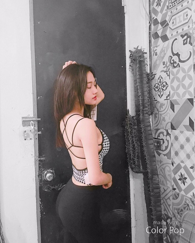 "Nhìn mắt ngày trước bây giờ khác hẳn, nước da có thể dưỡng nhưng mũi cao lên, gương mặt V-line. Chắc chắn phẫu thuật rồi", tài khoản Đỗ Hải Long bày tỏ quan điểm.