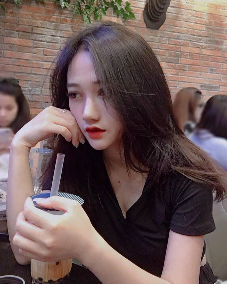 Dưới khá nhiều bình luận hoài nghi về nhan sắc của mình Thảo đã lên tiếng khẳng định bản thân không sử dụng bất kỳ phương thức phẫu thuật nào khác để có được nhan sắc. Cô nàng chia sẻ bản thân chỉ nhấn mí để có đôi mắt cuốn hút hơn.