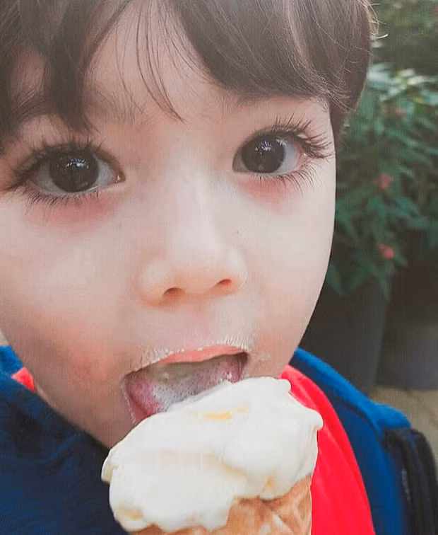 Những năm qua, khi Mason "xuống sắc" thì Cooper đã vươn lên trở thành hình mẫu con cưng của các ông bố, bà mẹ Hàn Quốc. Cậu bé được mệnh danh là "Cậu bé đẹp trai nhất thế giới", "Thiên thần lai".