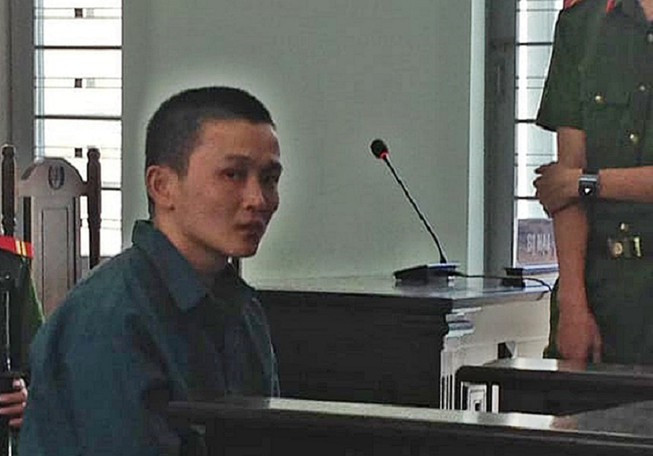 Danh nu sinh mu mat de hiep dam: Tang an ke pham toi