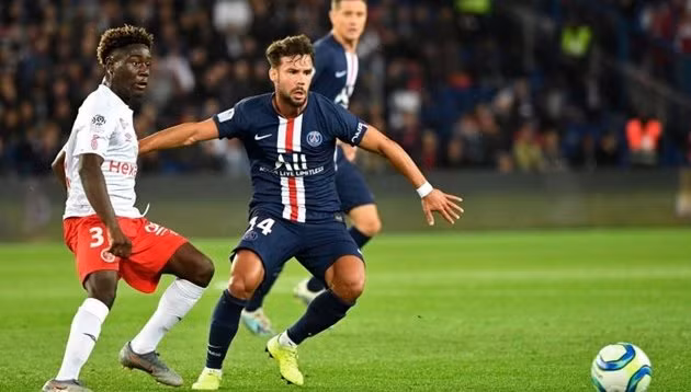 Theo Calciomercato, PSG đang chuẩn bị trao cho Juan Bernat 1 bản hợp đồng mới bởi giao kèo cũ sẽ hết hạn vào tháng 6/2021. Điều này khiến Bayern Munich và Juventus hết cơ hội.