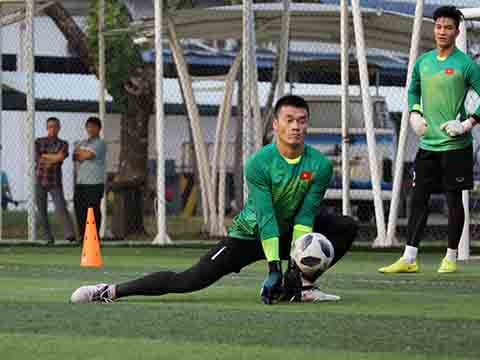 Nếu có thể giữ sạch lưới ở trận ở Syria ở tứ kết, Bùi Tiến Dũng và Olympic Việt Nam sẽ cân bằng kỷ lục của Thái Lan lập nên 4 năm trước: không thua bàn nào cho tới bán kết.