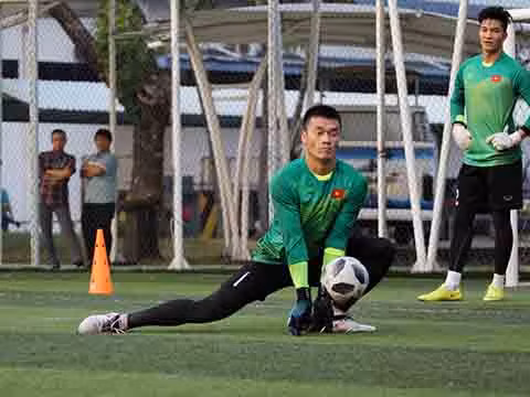 Nếu có thể giữ sạch lưới ở trận ở Syria ở tứ kết, Bùi Tiến Dũng và Olympic Việt Nam sẽ cân bằng kỷ lục của Thái Lan lập nên 4 năm trước: không thua bàn nào cho tới bán kết.