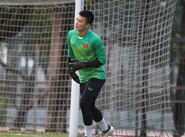 Olympic Việt Nam đã tạo dấu mốc lịch sử ở sân chơi Asiad khi lần đầu tiên vào đến tứ kết. Và chiếc vé này rất xứng đáng khi Olympic Việt Nam toàn thắng cả 4 trận, chưa để thủng lưới bàn nào.