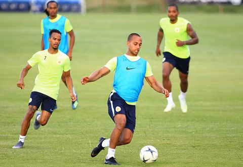 Các cầu thủ Caracao dành 30 phút cuối để cho các cầu thủ chưa thi đấu chia nhóm đá đối kháng.