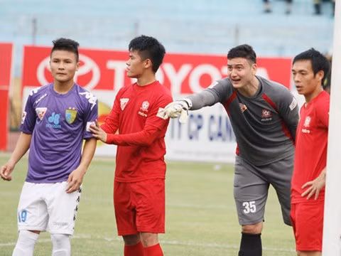 Khi còn khoác áo U19 Việt Nam, nhiều đồng đội cũng như thành viên ban huấn luyện rất khó chịu với những trò đùa quá trớn của cầu thủ Nga gốc Việt này. Ảnh: Zing.