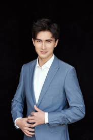 Nói về việc chuyển hướng sang diễn xuất, Cao Vỹ Quang cho biết anh đã ước mơ trở thành diễn viên từ khi còn bé. Vì vậy, sau khi từ bỏ nghiệp người mẫu, anh quyết tâm thi đại học một lần nữa ở tuổi 25.