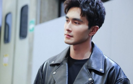 Tại Học viện Hý kịch Trung ương, chàng trai shipper 36 tuổi từng cảm thấy khá xấu hổ khi phải đến giảng đường cùng các bạn học mới tròn 18 tuổi.