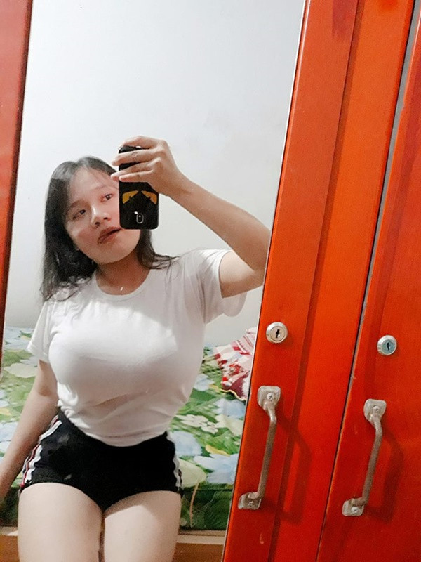 Hiện tại, số đo vòng 1 của Hoàng Kiều chưa được tiết lộ nhưng theo đánh giá của dân mạng, cô nàng người Quảng Trị sẽ đánh bại nữ sinh tới từ Hải Dương.