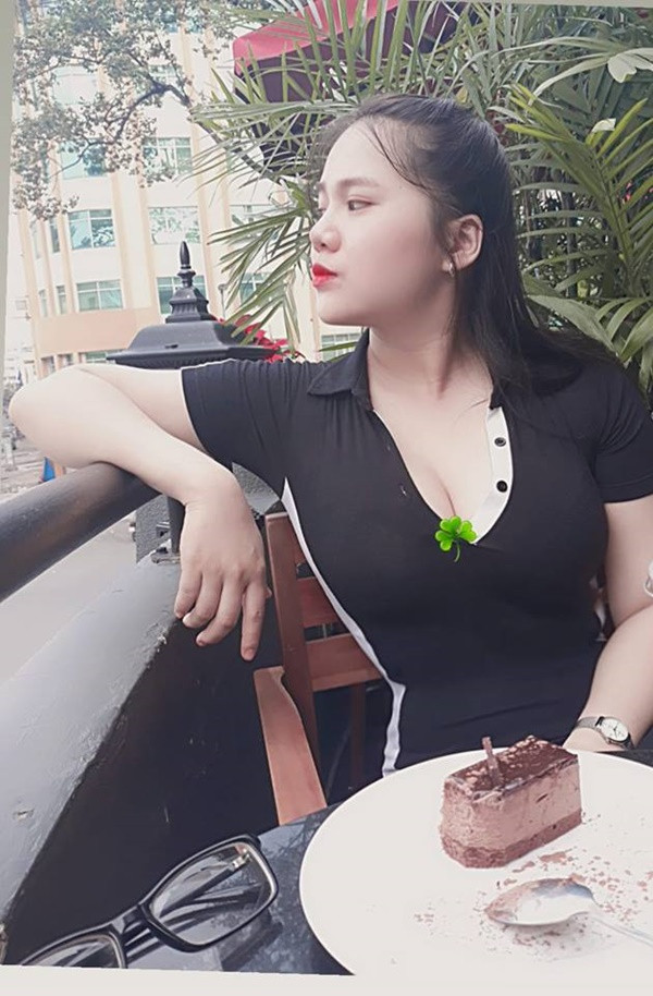 Cùng xem thêm một số hình ảnh khác của cô gái Quảng Ngãi với số đo vòng 1 cực khủng.