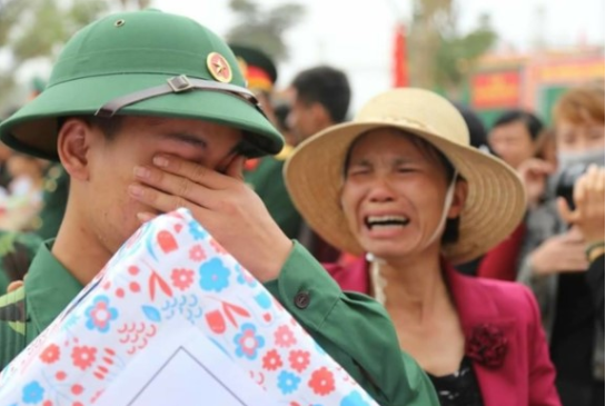 Được biết, trong số này có nhiều tấm gương thanh niên tiêu biểu là Cử nhân đại học, Đảng viên trẻ hay lao động chính trong gia đình có hoàn cảnh khó khăn đã tự nguyện viết đơn đăng ký.