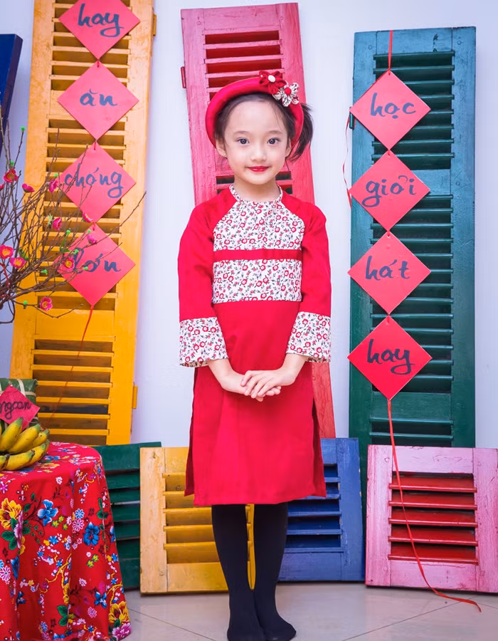 Hình ảnh dịu hiền, e thẹn trong bộ ảnh tết của Bảo Anh thực sự là "hơi khác" so với cô bé hàng ngày.