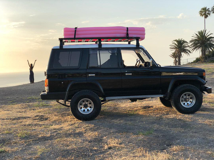 Trước đó, vào năm 2017, những chiếc phao bơi hình kỳ lân, hồng hạc hay thiên nga là những item làm điên đảo mạng xã hội.