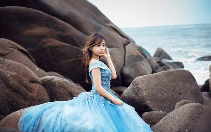 Sở thích của nữ sinh xinh đẹp là xem phim, chụp ảnh và trang điểm cho người khác.