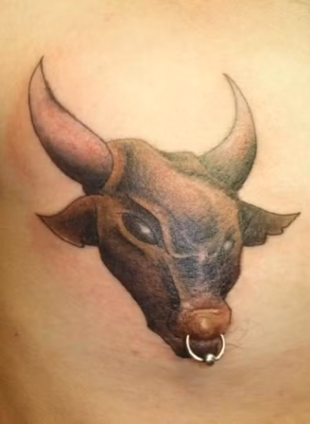 Hình đầu trâu này được xăm ở một vị trí khá nhạy cảm.