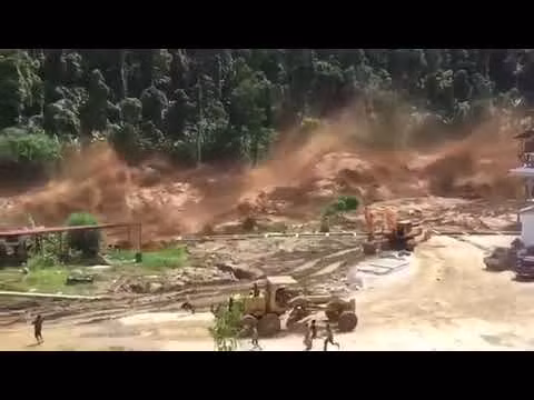 Những ngày vừa qua, cộng đồng mạng liên tục chia sẻ clip ghi lại cảnh vỡ đập thủy điện tại Lào, nhấn chìm nhiều nhà cửa, làng mạc và ảnh hưởng nặng nề đến đời sống sinh hoạt của người dân bản địa.