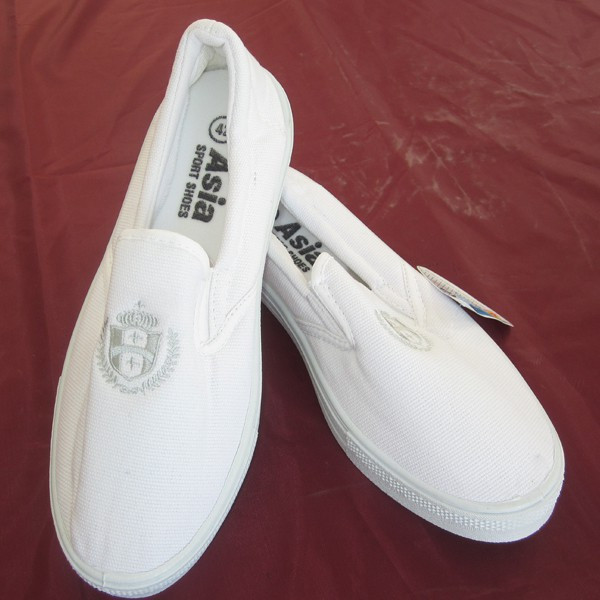 Câu chuyện ly hôn tốn giấy mực của ông vua cafe Trung Nguyên - Nguyên Vũ chưa hết nóng thì mới đây, CĐM lại soi tới đôi giày mà ông chủ thương hiệu cafe này đang sử dụng.