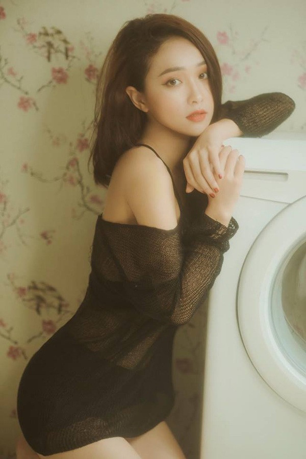 Quỳnh đang là gương mặt người mẫu ảnh được nhiều cửa hàng thời trang tại Hà Nội săn đón. Ngoài giờ học trên lớp, cô nàng còn nhận lời tham gia diễn xuất trong nhiều MV ca nhạc, quảng cáo, phim ngắn hay phim hài Tết,