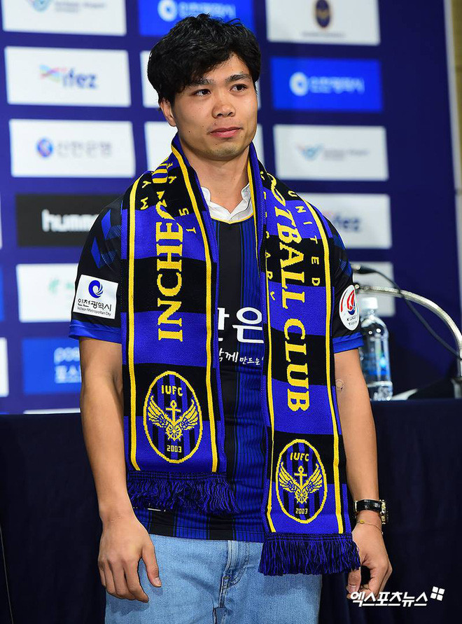 Với bàn thắng ghi được trong trận đầu ra sân ở K-League, nhiều người hâm mộ hy vọng vào tương lai thi đấu thuận lợi và tỏa sáng cho Công Phượng.