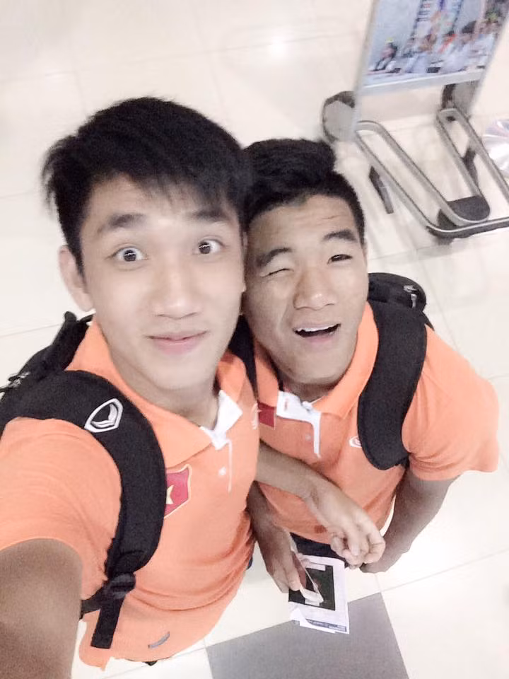 Chính sự chắc chắn, cùng những pha cắt bóng chính xác của Trọng Đại đã giúp khung thành của U19 Việt Nam thoát khỏi những tình huống nguy hiểm. Nếu là NHM theo dõi đủ các trận đấu của U19 Việt Nam tại VCK U19 châu Á 2016 đang diễn ra, nhiều người sẽ thấy tầm quan trọng của tuyển thủ này mỗi khi xuất hiện trên sân. Ảnh: FBNV.