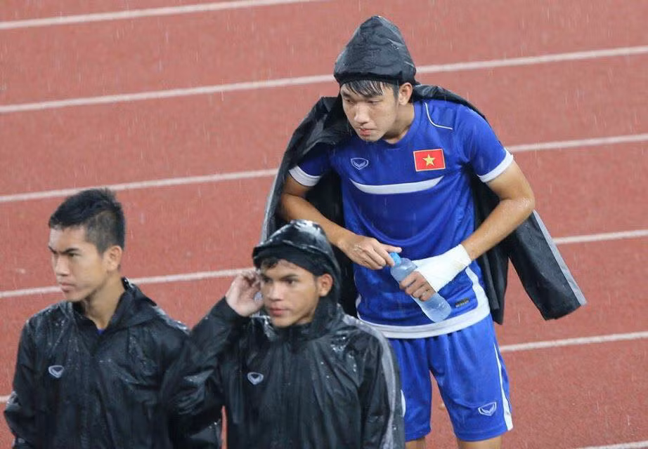 Nếu nói Trọng Đại là một mẫu cầu thủ đa năng hoàn toàn không hề sai bởi anh có thể thích nghi tốt với các vị trí được giao từ trung vệ, tiền vệ phòng ngự, tiền vệ công rồi đến tiền đạo cắm. Mặc dù được xếp ở nhiều vị trí nhưng cầu thủ người Hải Dương này luôn hoàn thành tốt công việc của mình. Ảnh: FBNV.