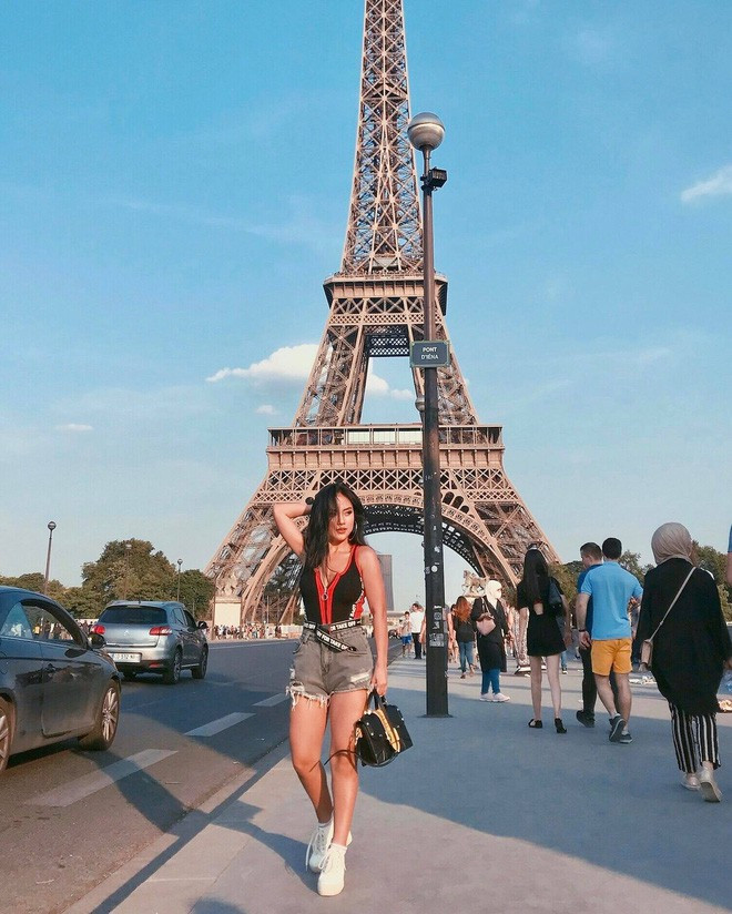 Đồng thời để có thân hình săn chắc như hiện tại, mỗi ngày Phương Thảo đều chăm chỉ tập tạ tại nhà hay tới phòng gym khoảng 2 tiếng/lần, 6 ngày/tuần.