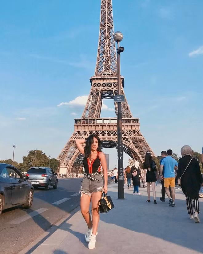 Đồng thời để có thân hình săn chắc như hiện tại, mỗi ngày Phương Thảo đều chăm chỉ tập tạ tại nhà hay tới phòng gym khoảng 2 tiếng/lần, 6 ngày/tuần.